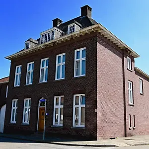 In De Achtste Hemel , Schimmert Nederland